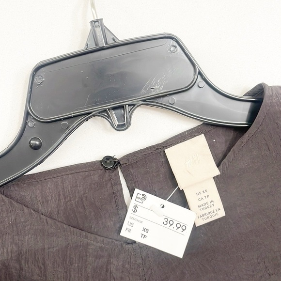 NEW H&M black long sleeve ruched top - Picture 3 of 4